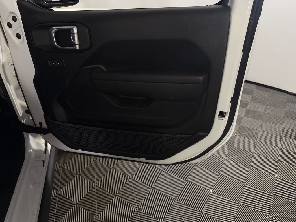 Used 2023 White Jeep Rubicon 4xe image 37