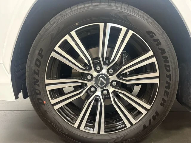 New 2026 White Lexus 700h Luxury image 10