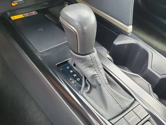 2025 Toyota Camry LE - Photo 34