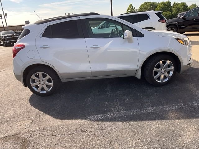 Used 2019 White Buick Essence image 2