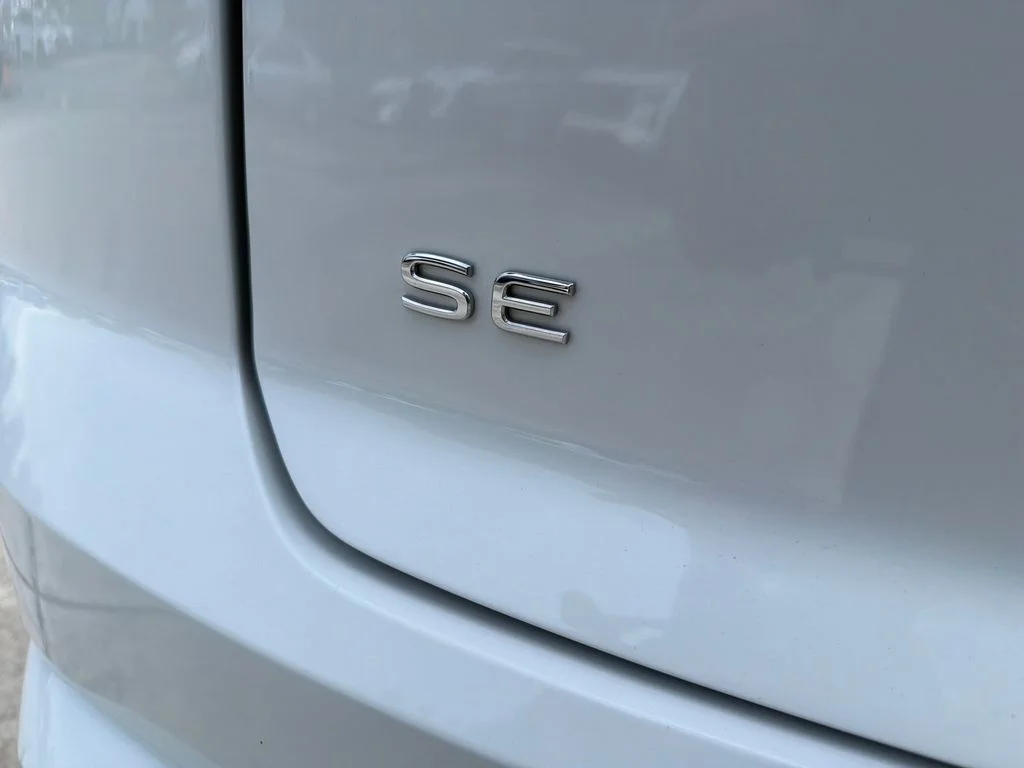 Used 2021 White Volkswagen 3.6L V6 SE w/Technology R-Line image 14