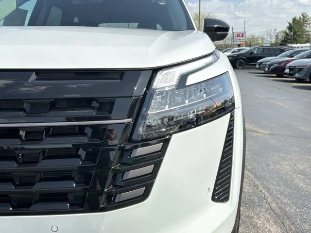 New 2026 Everest White Pearl TriCoat Nissan SL image 17