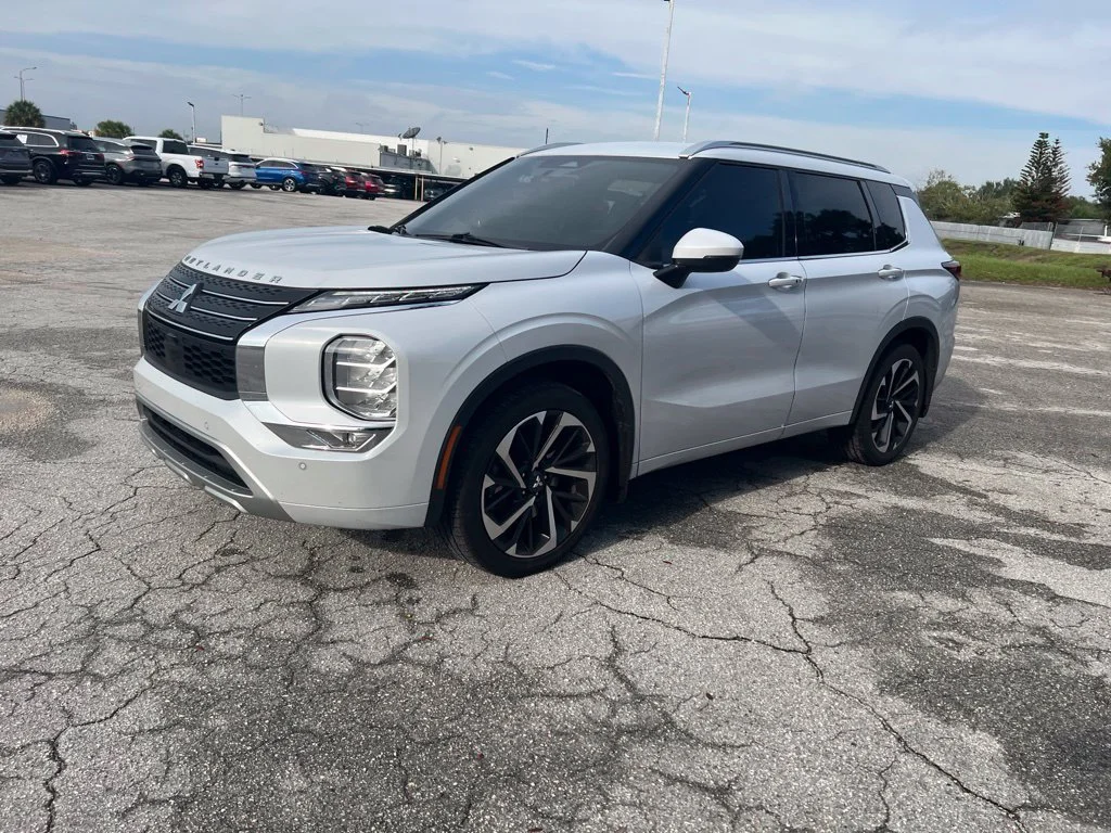 Used 2024 White Mitsubishi SEL image 7