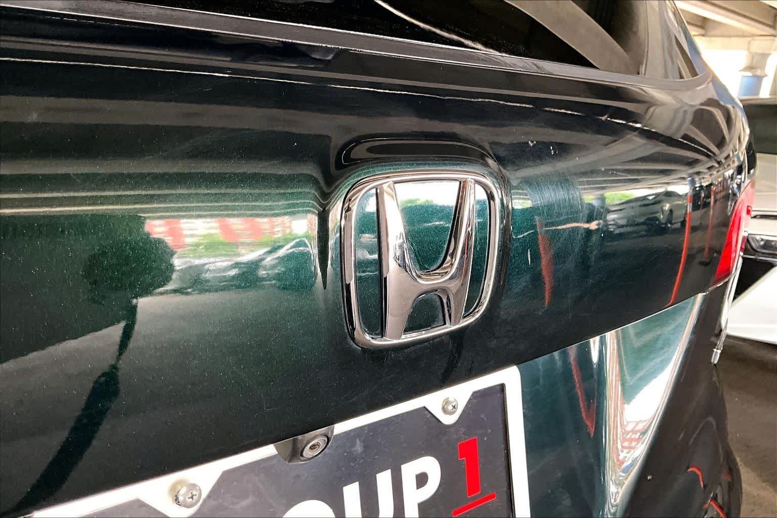 Used 2016 Black Forest Pearl Honda Touring image 30