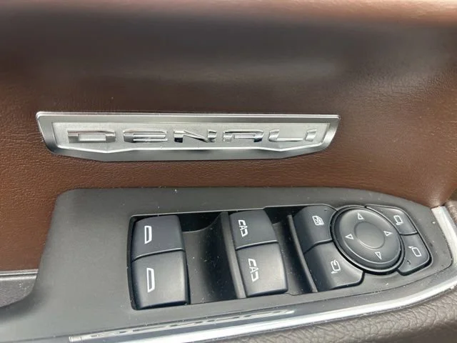 Used 2025 White Frost Tricoat GMC Denali image 18