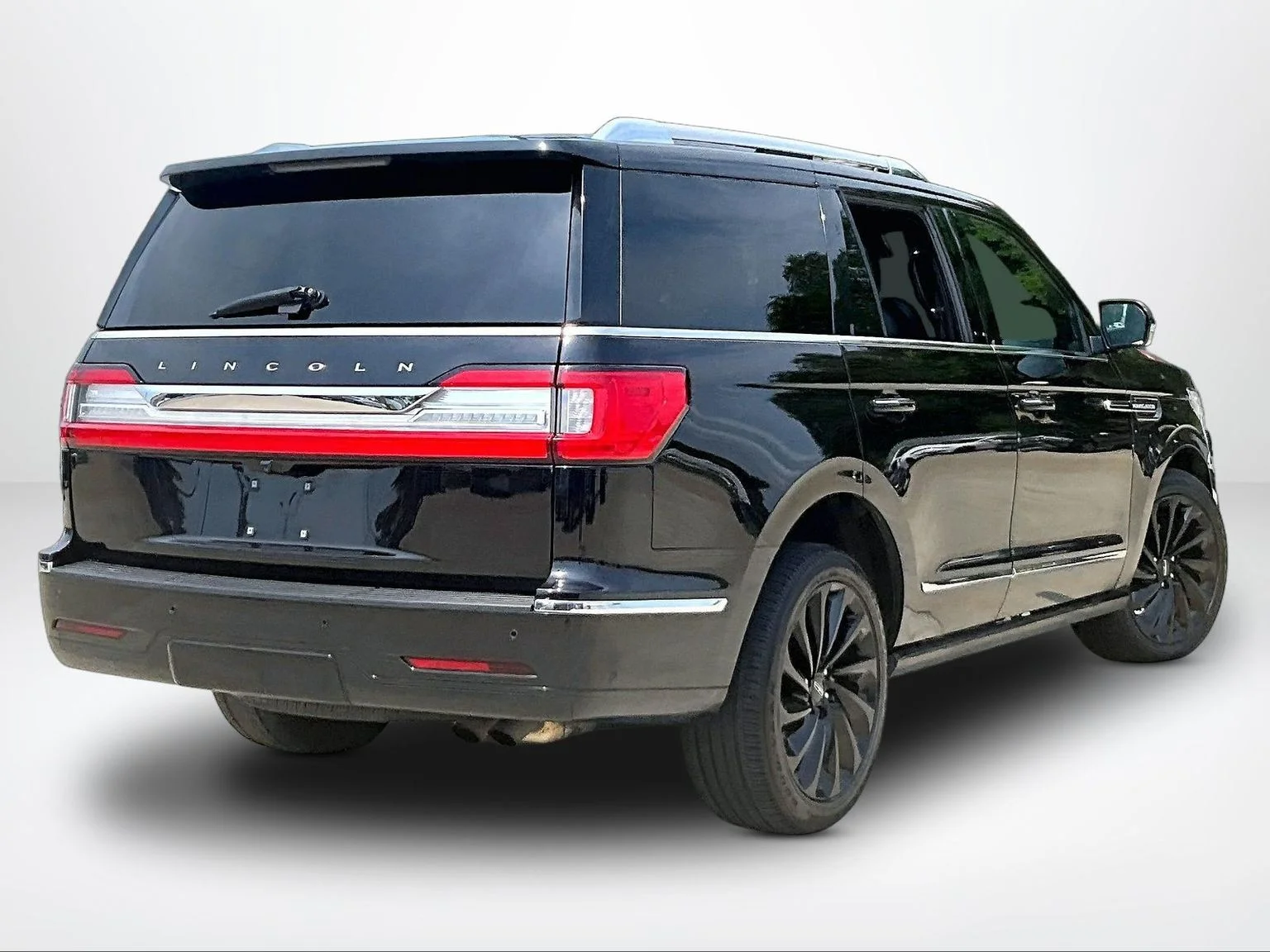 Used 2020 Black Lincoln Reserve image 3
