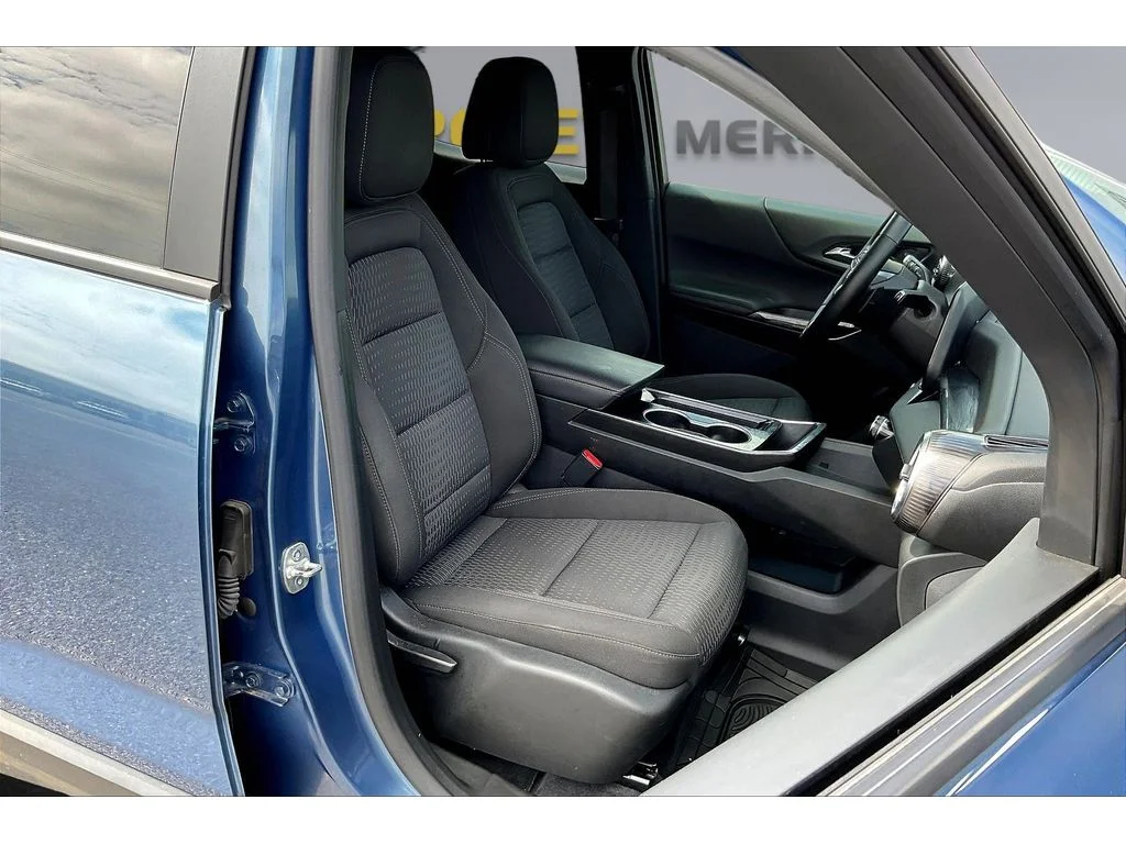 Used 2025 Lakeshore Blue Metallic Chevrolet LT image 6