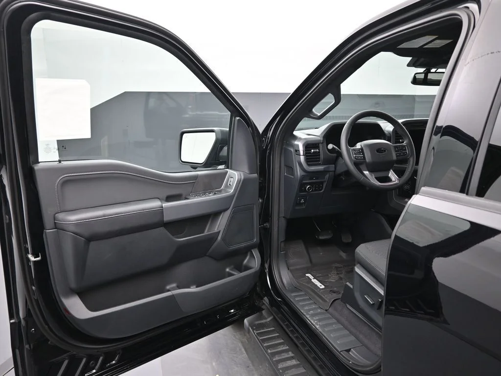 New 2026 Agate Black Metallic Ford XLT image 8