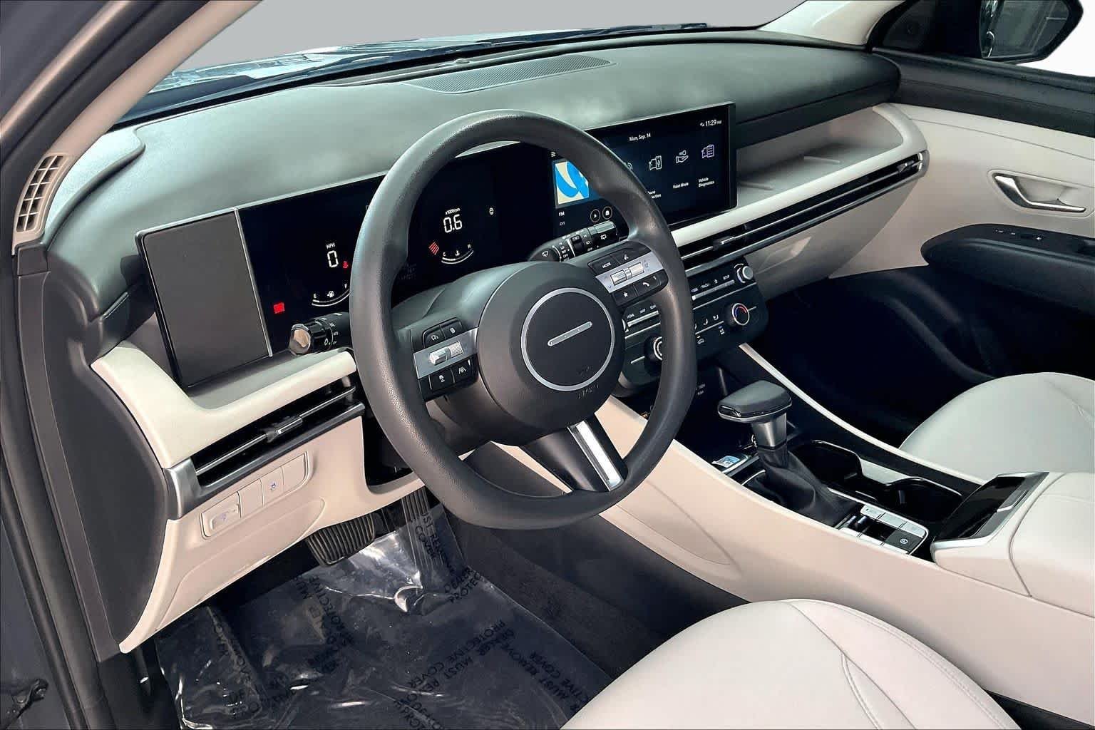 Used 2025 Ecotronic Gray Hyundai SE image 18
