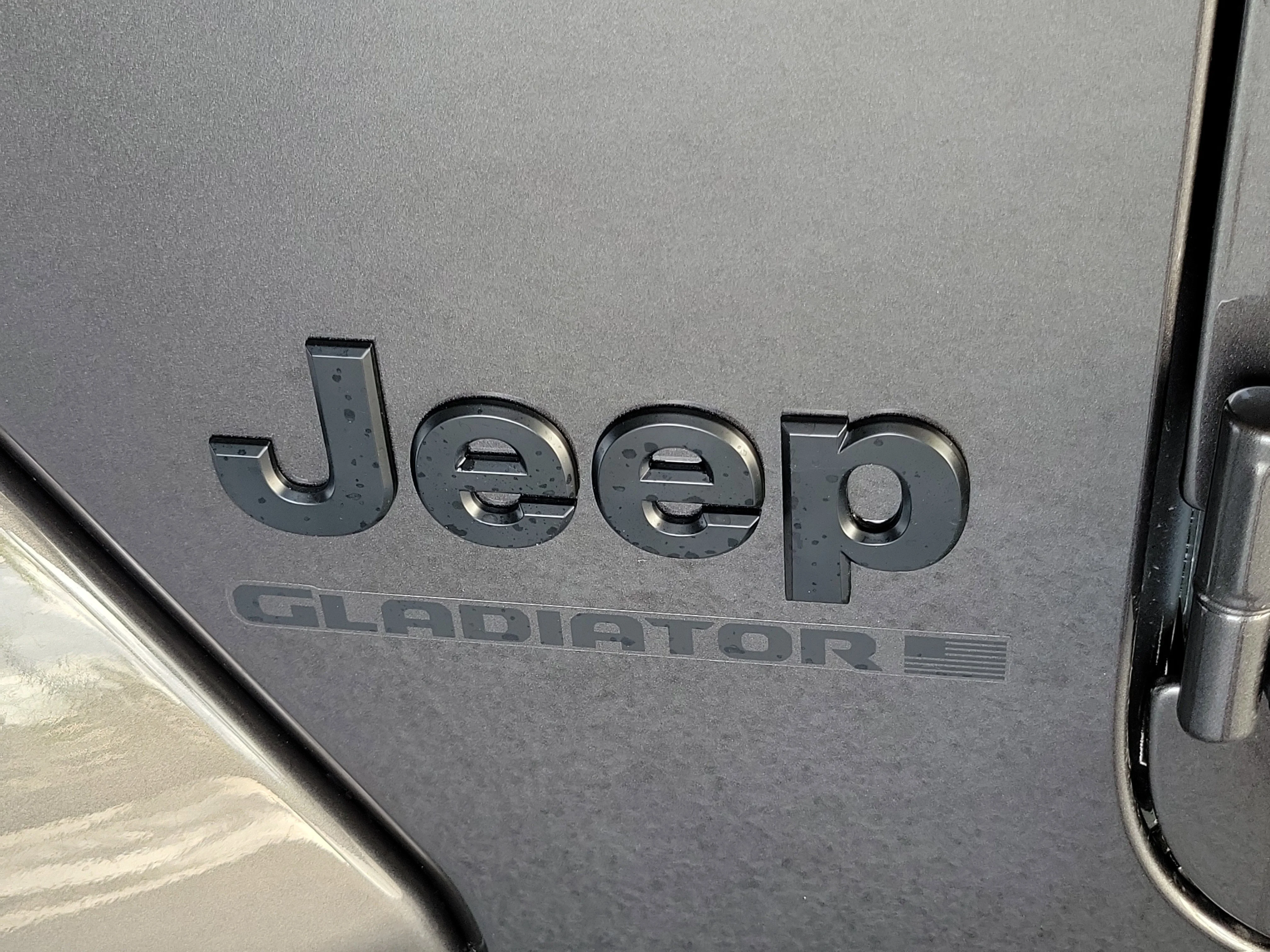 New 2026 Granite Crystal Metallic Clear-Coat Exterior Paint Jeep Sahara image 4