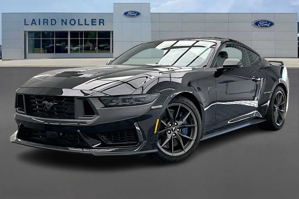 2025 Ford Mustang Dark Horse's photo