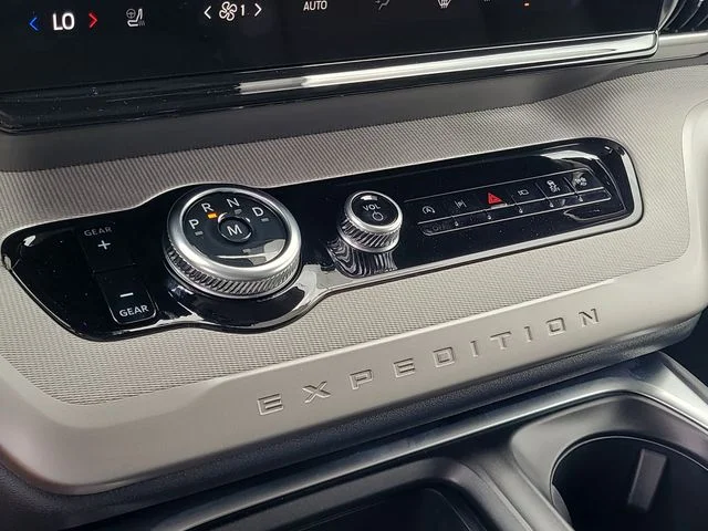New 2027 Gray Metallic Ford Active image 29