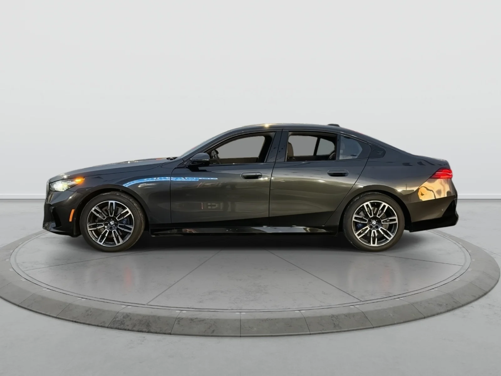 2026 BMW 5 Series 530i - Photo 4