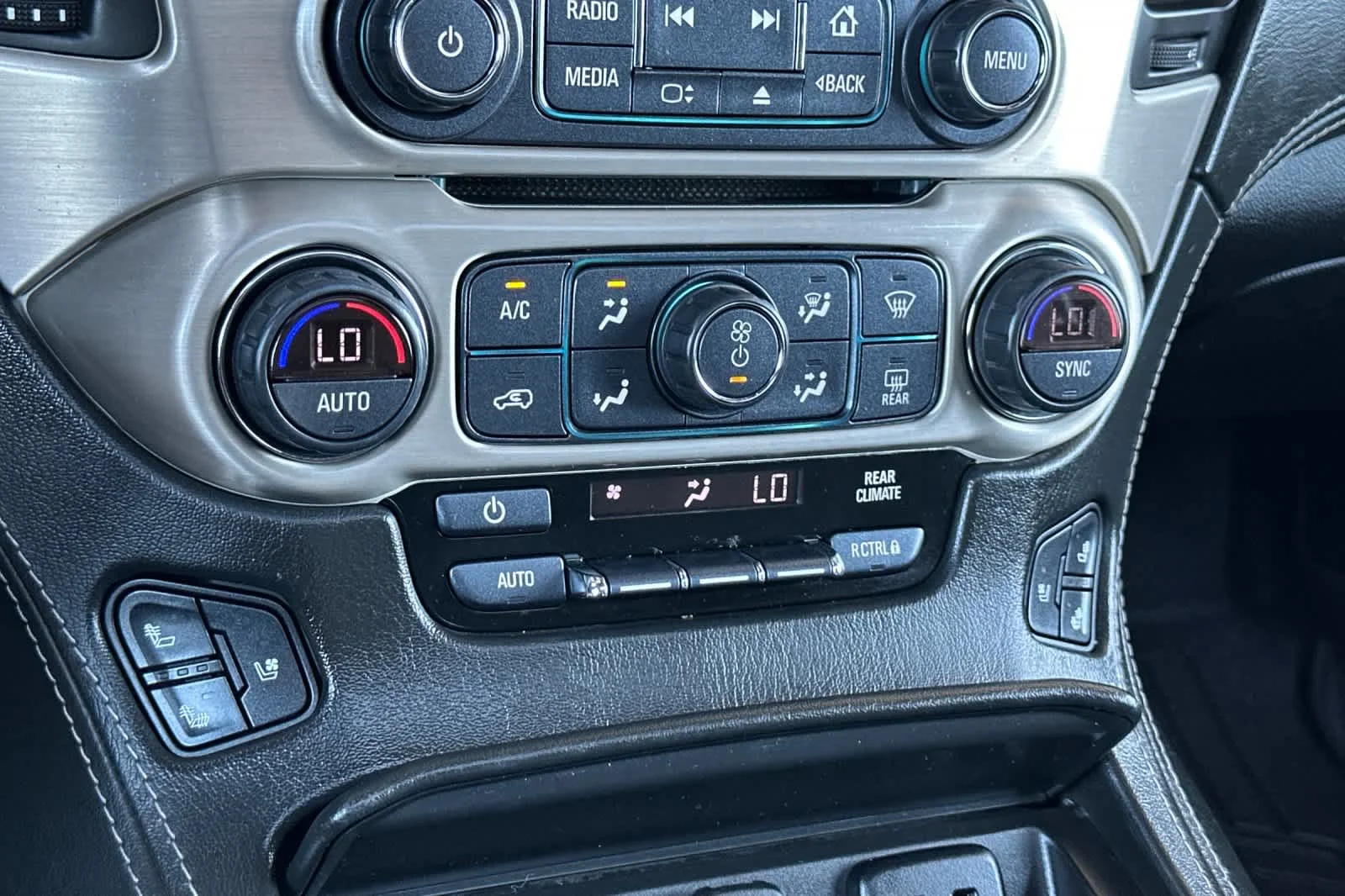 Used 2018 Quicksilver Metallic GMC Denali image 22
