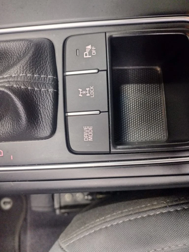 Used 2020 Blue Kia S image 24