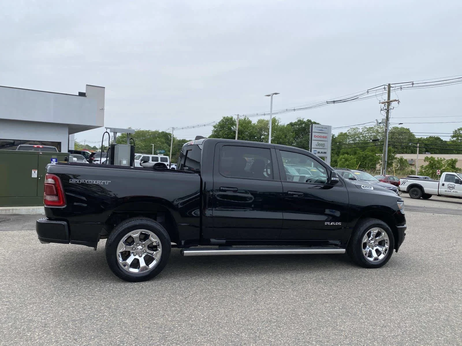 Used 2022 Diamond Black Crystal Pearlcoat Ram Big Horn image 2