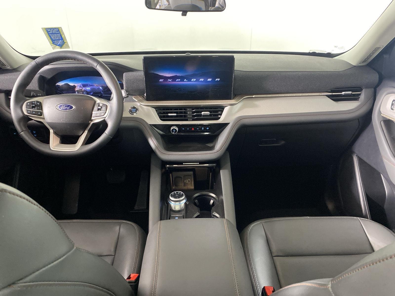 Used 2025 Vapor Blue Ford Active image 25