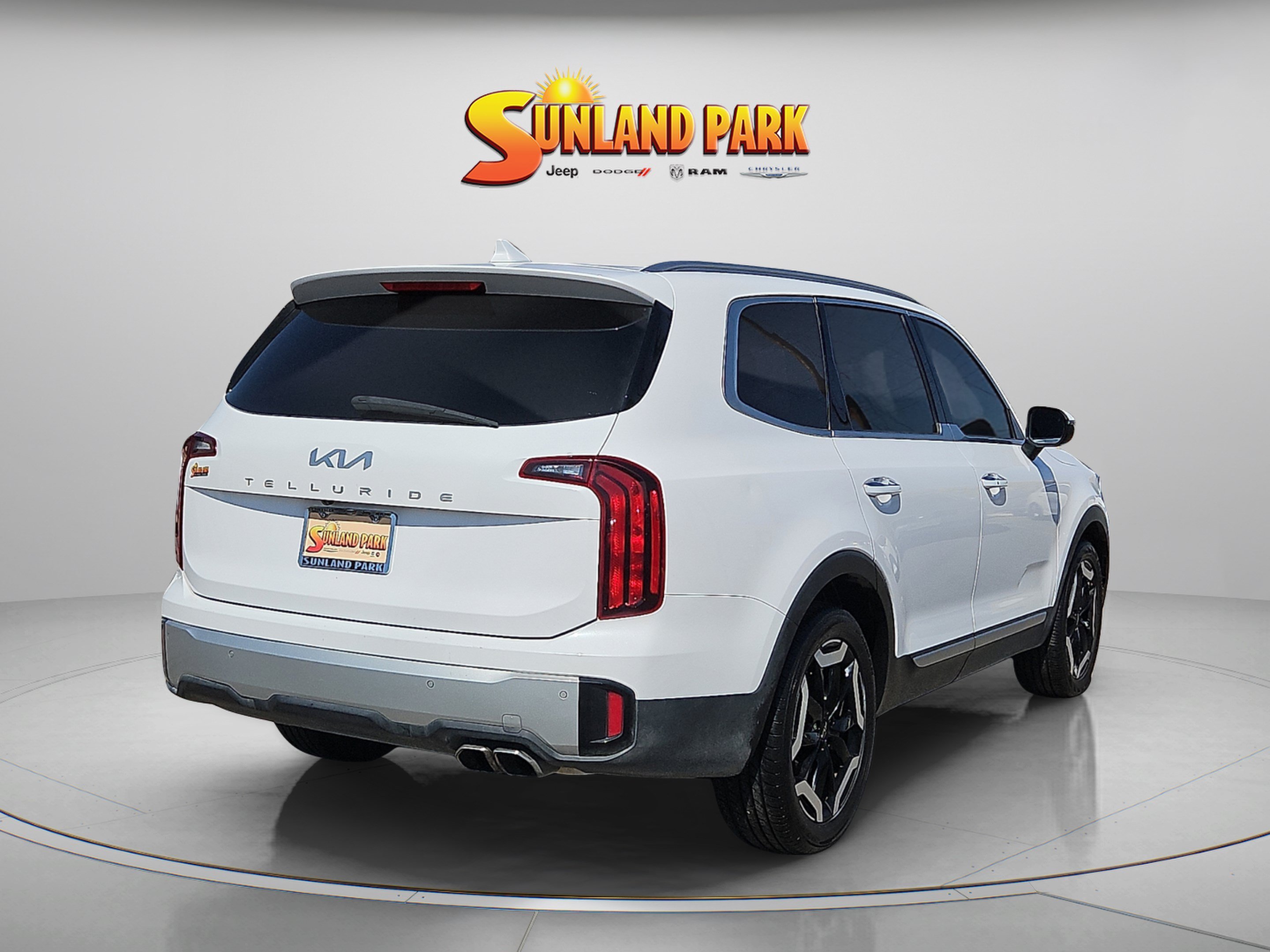 Used 2024 Glacial White Pearl Kia S image 5