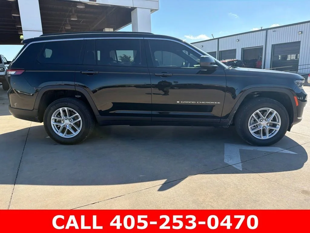 Used 2025 Black Jeep Laredo 4x2 image 2