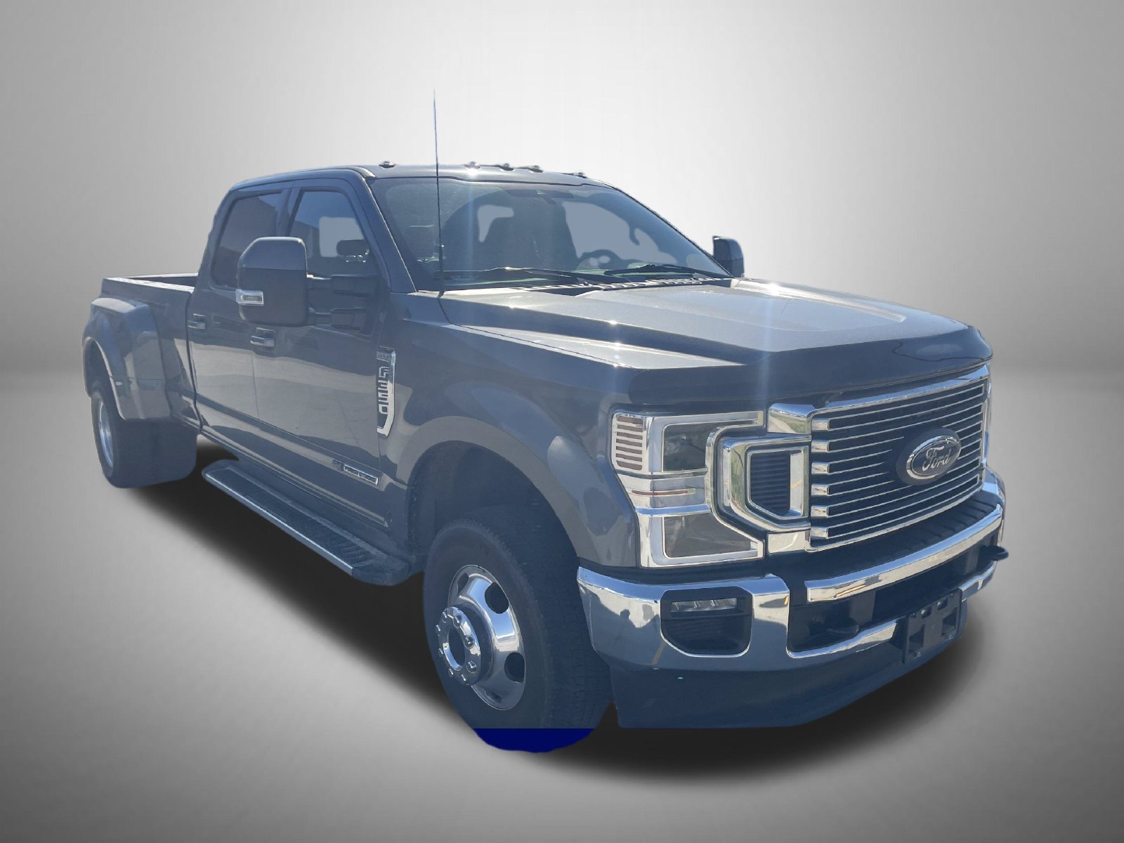 Used 2022 Gray Metallic Ford Lariat image 3