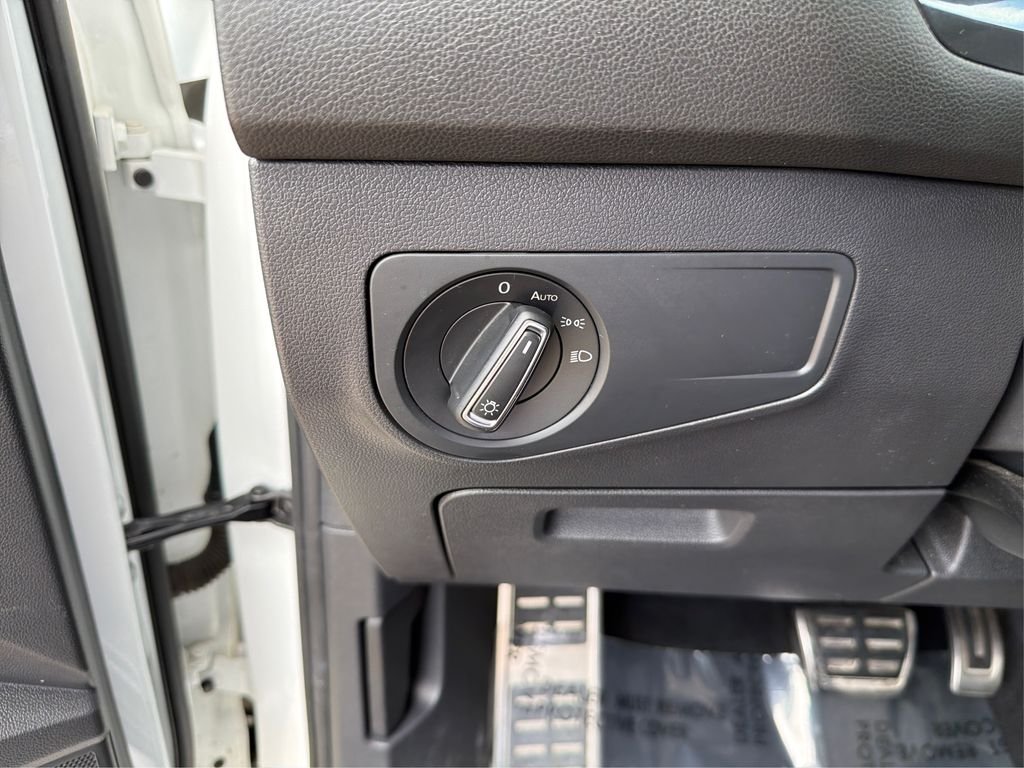 Used 2022 Oryx White Pearl Volkswagen SE R-Line Black image 18
