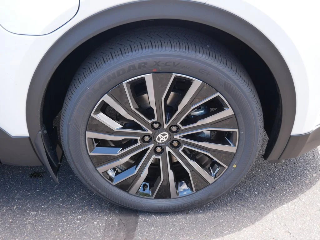 New 2026 Wind Chill Pearl <sup>1</sup> Toyota  XSE image 4
