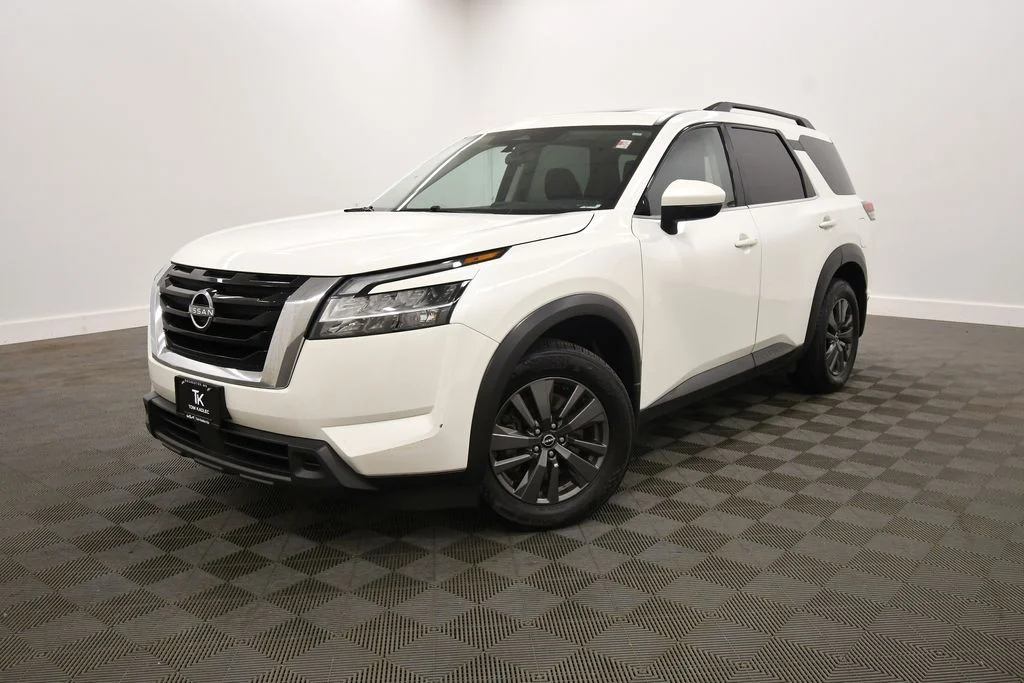 Used 2022 White Nissan SV image 2