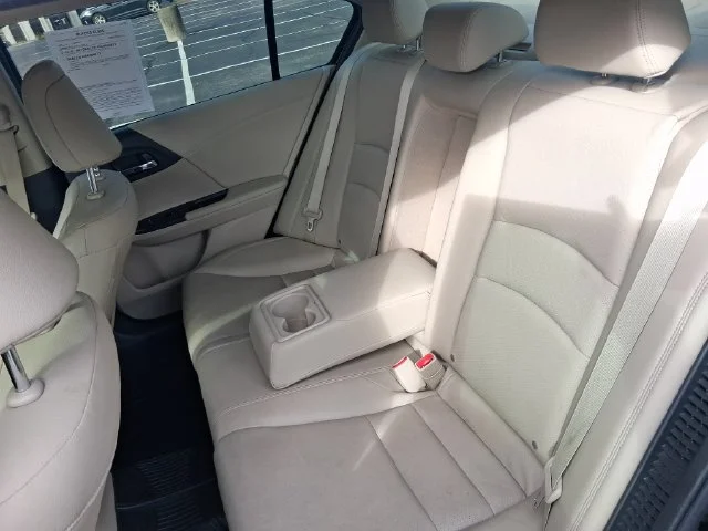 Used 2017  Honda Touring image 15
