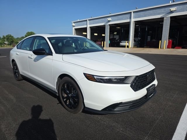 Used 2025 Platinum White Pearl Honda SE image 5