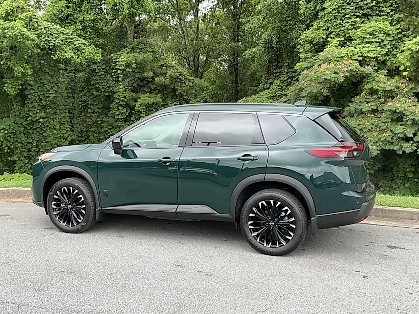 New 2026 Obsidian Green Nissan Dark Armor image 3