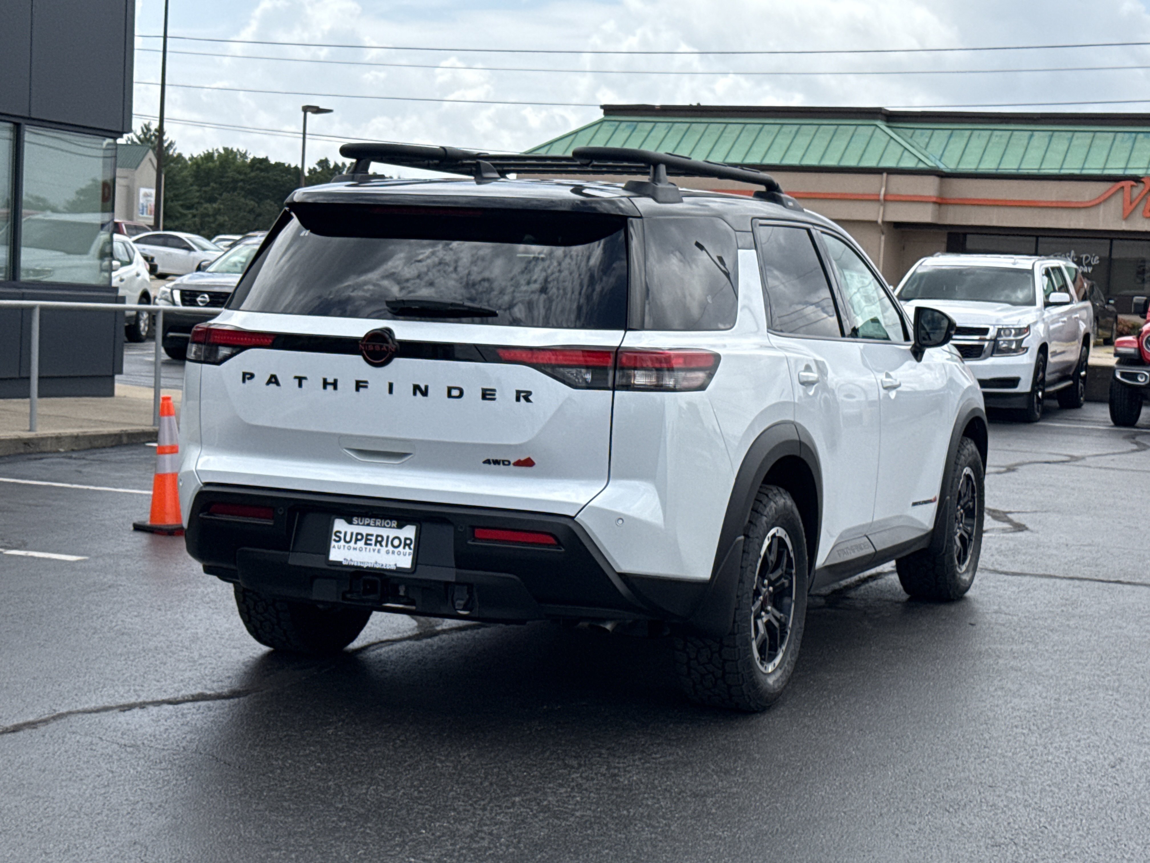 New 2026 Everest White Pearl Tricoat/Super Black Nissan Rock Creek 4WD image 3