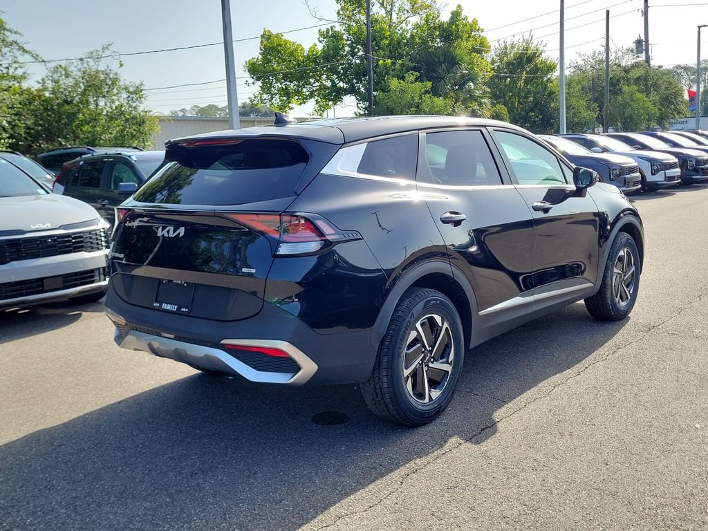 Used 2023 Fusion Black Kia LX image 6