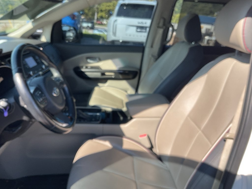 Used 2015 Snow White Pearl Kia EX image 17