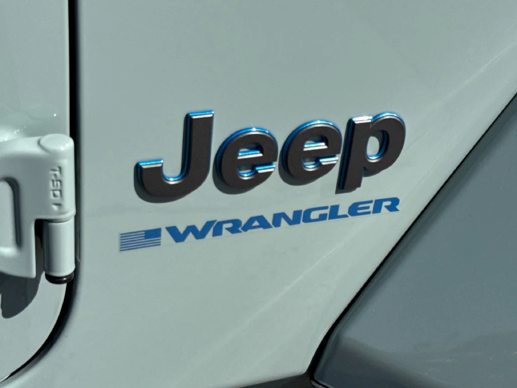 Used 2024 Gray Jeep Sport S 4xe image 8