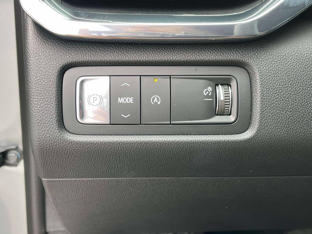 New 2026 Sterling Metallic GMC Elevation image 26