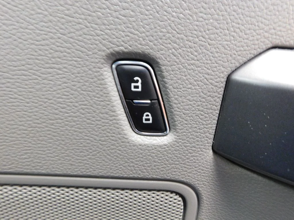 Used 2020 Iconic Silver Metallic Ford XLT image 42