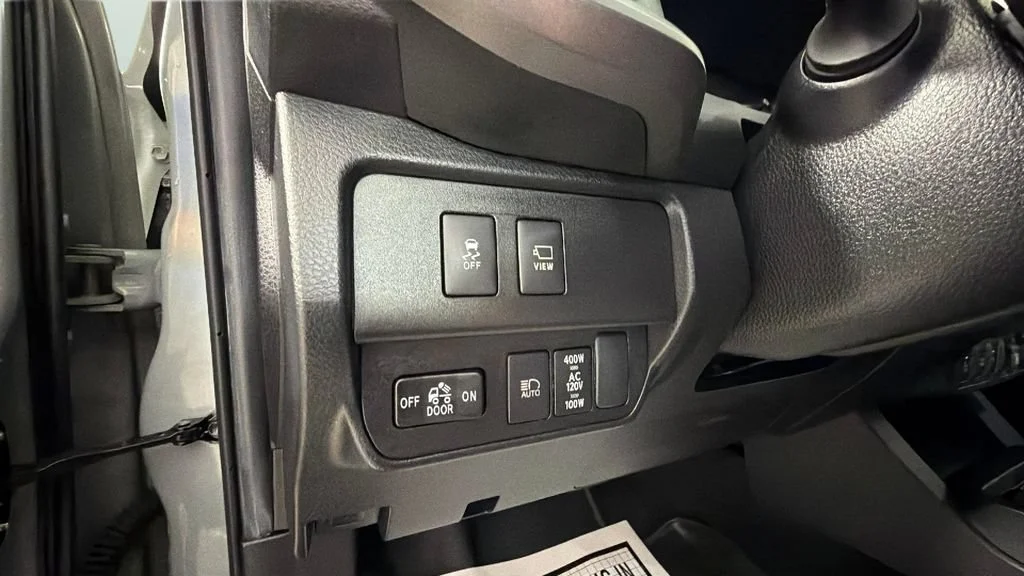 Used 2023  Toyota SR image 24
