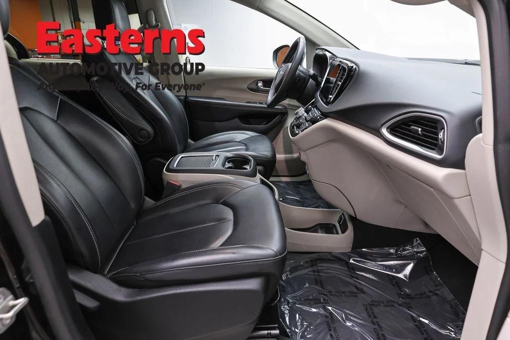 Used 2023 Black Chrysler Touring L image 24