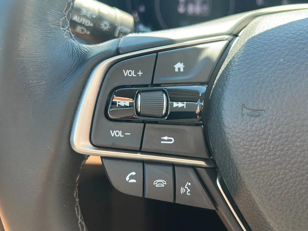 Used 2021 White Honda EX-L image 21