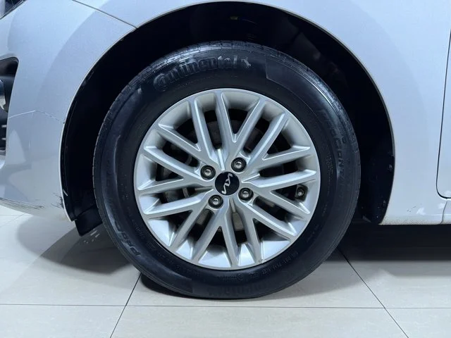 Used 2023 SILKY SILVER Kia S image 10