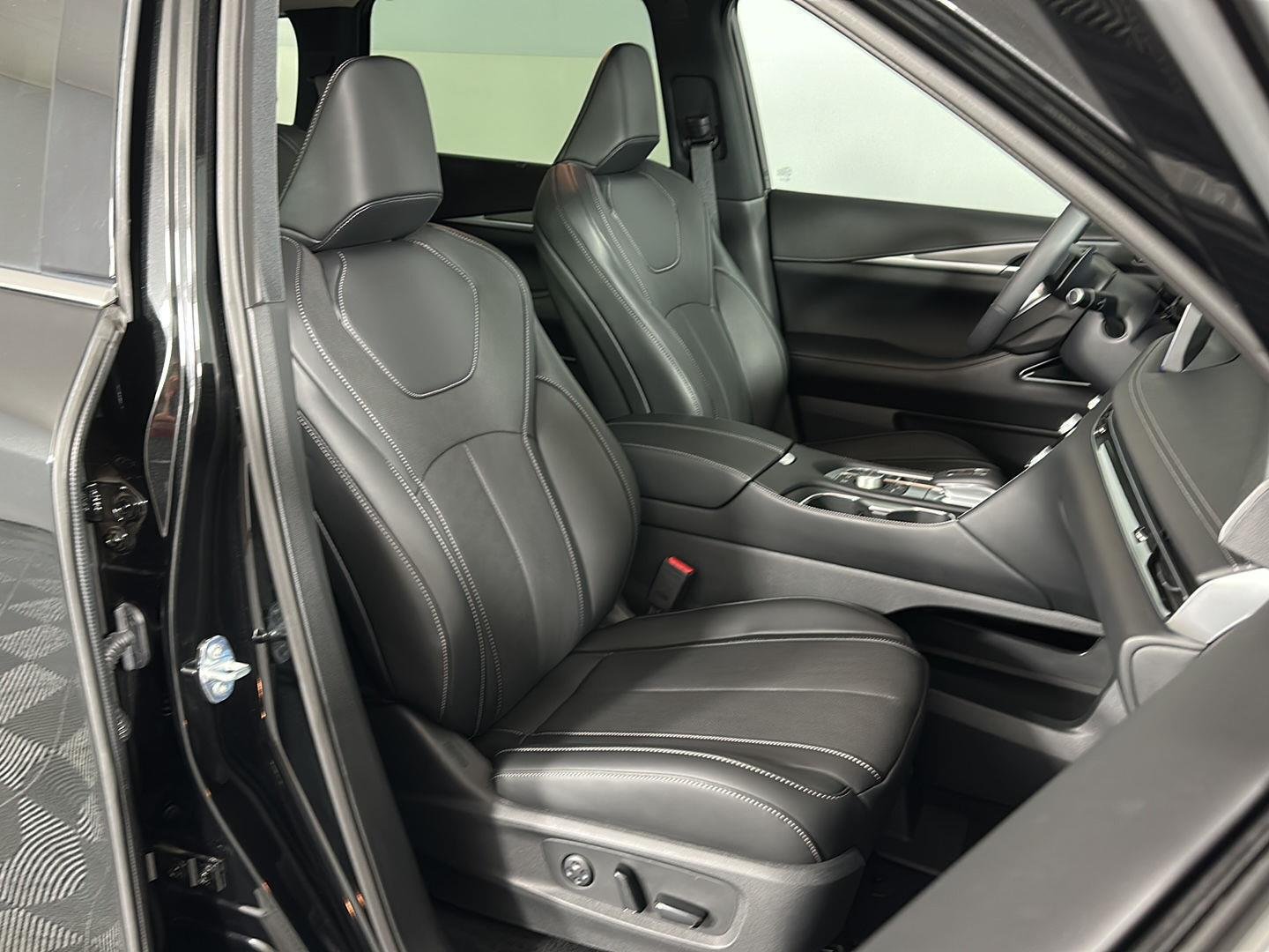 Used 2026 Mineral Black INFINITI LUXE image 18