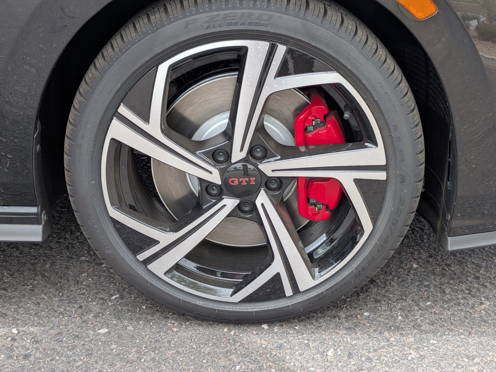 New 2026 Mythos Black Metallic Volkswagen SE image 5