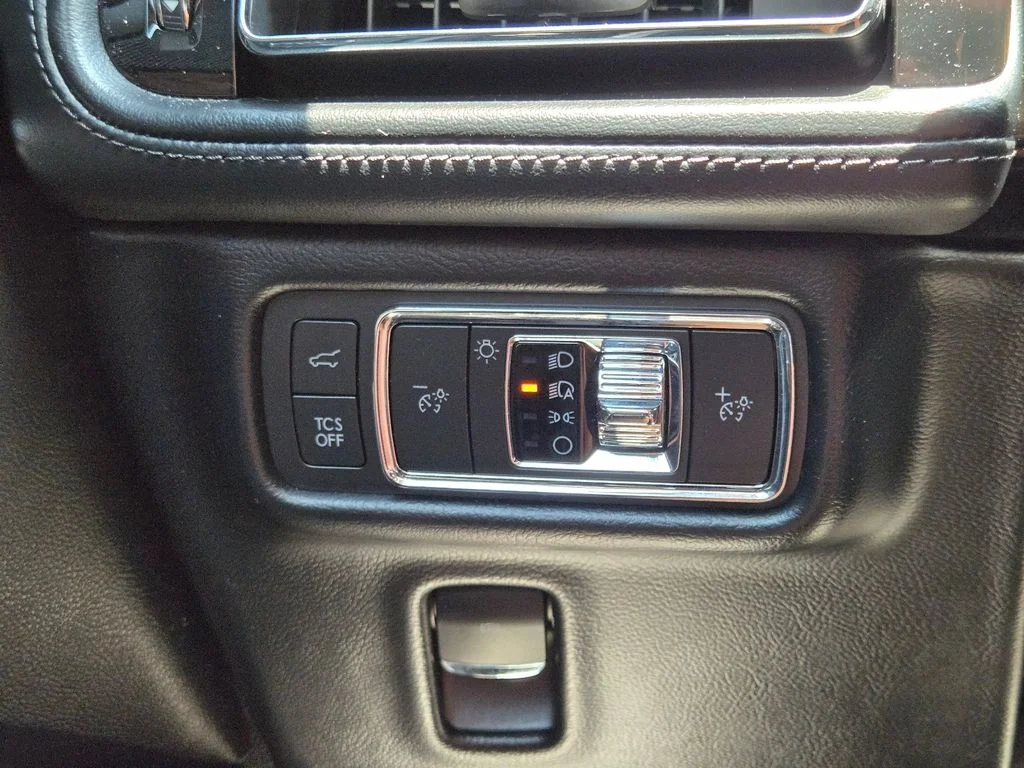 Used 2021 Black Lincoln Reserve image 22