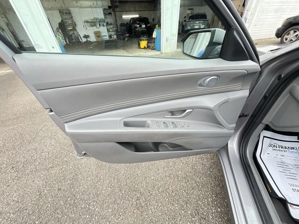 Used 2025 Silver Hyundai SEL Convenience image 13