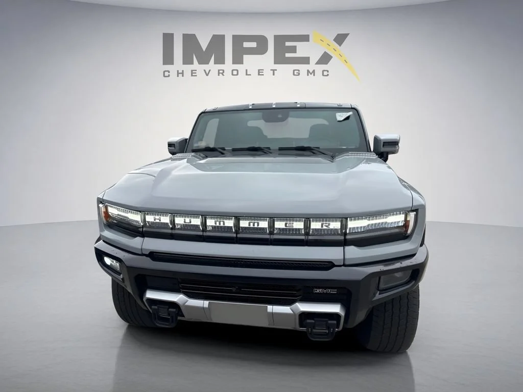 Used 2025 Meteorite Metallic (Grey) GMC 2X image 8