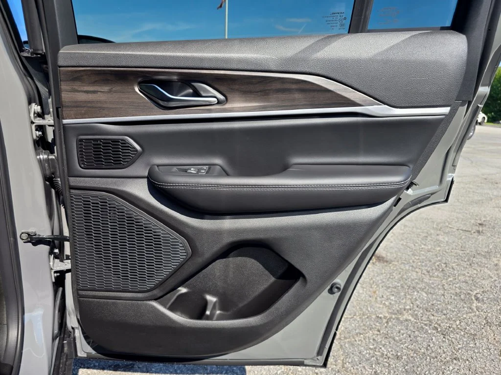 New 2027 Gray Jeep Limited image 38