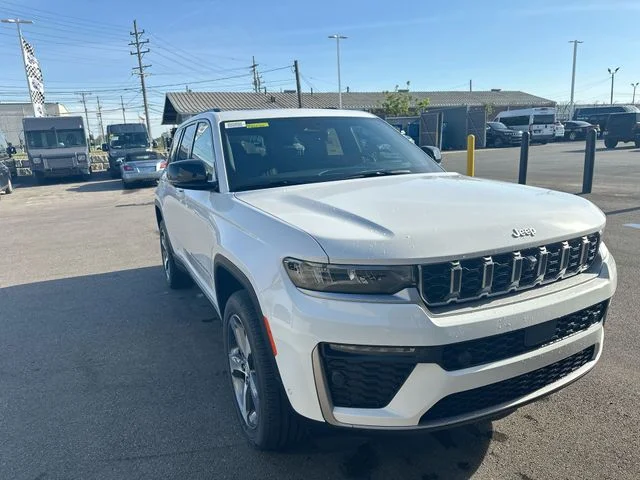 New 2026 Bright White Clear-Coat Exterior Paint Jeep Limited image 11