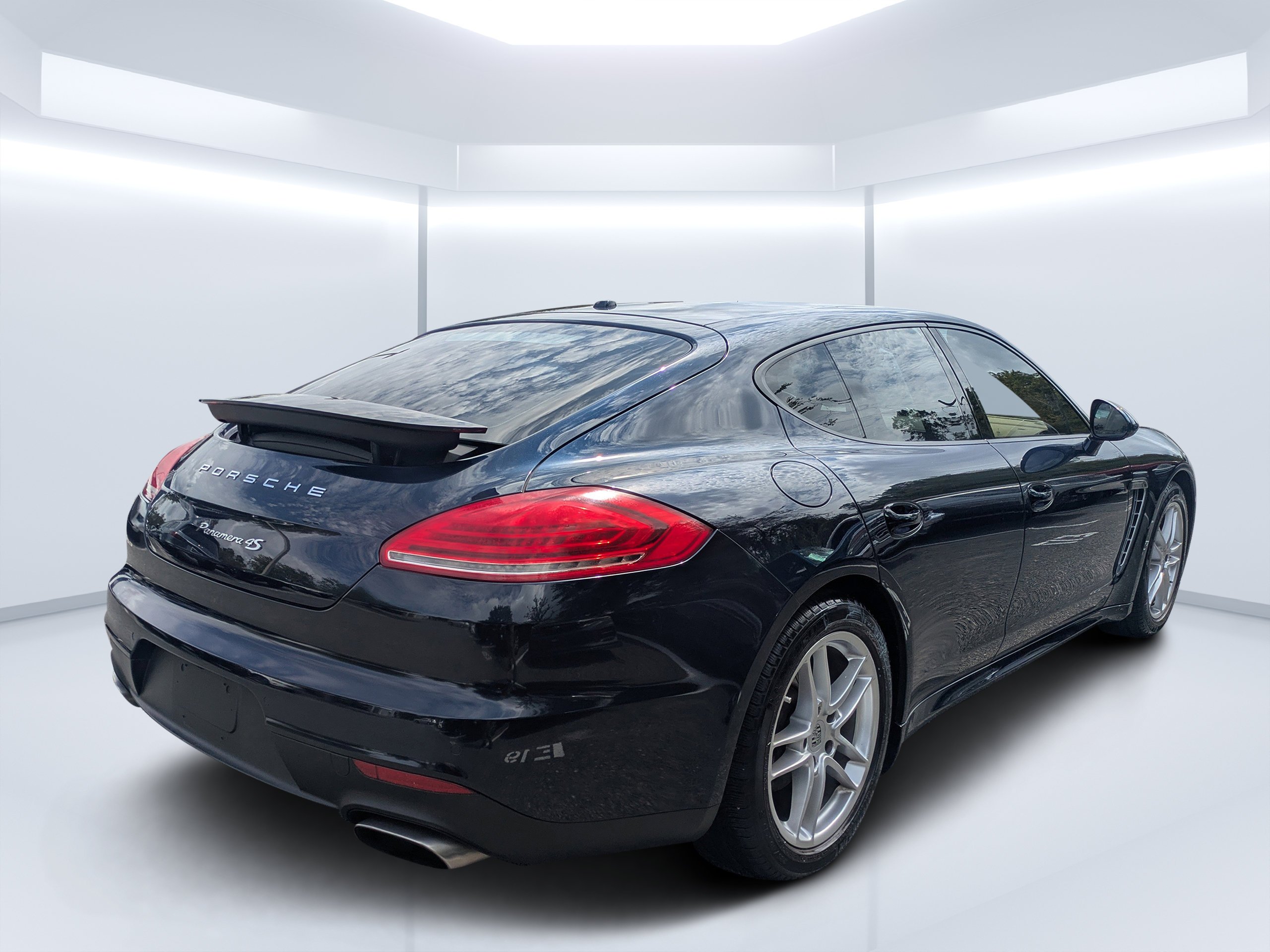 Used 2016 Night Blue Metallic Porsche 4 image 3
