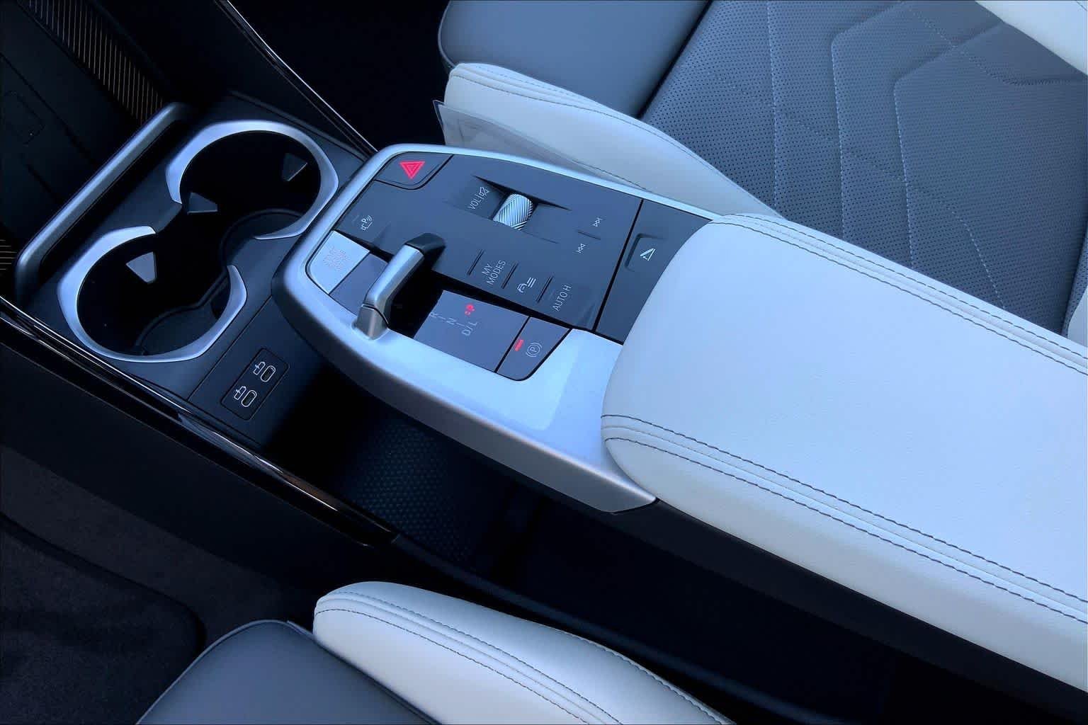 New 2026 Vegas Red Metallic BMW xDrive28i image 8