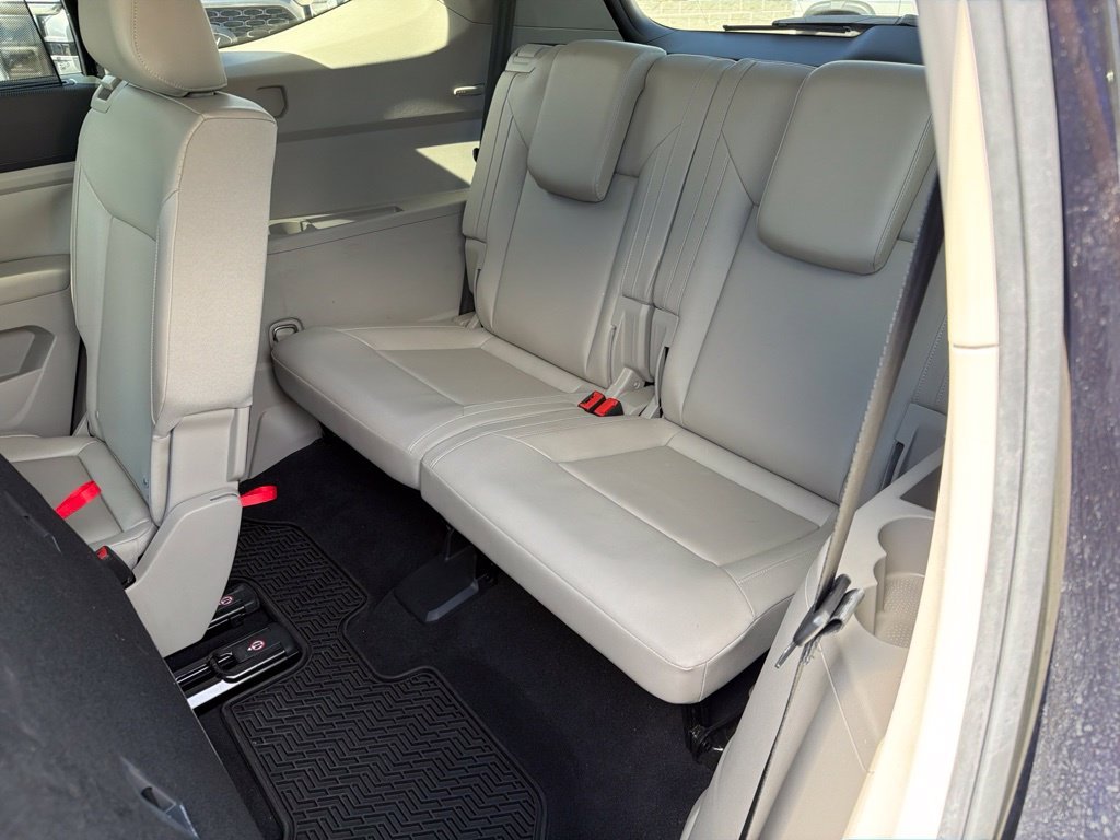 Used 2018 Black Volkswagen 3.6L V6 SE image 13